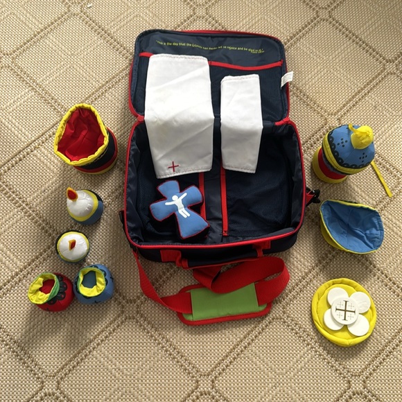 Wee Believers Mass Kit, EXTREMELY RARE; no book included, all pieces included - Picture 6 of 7